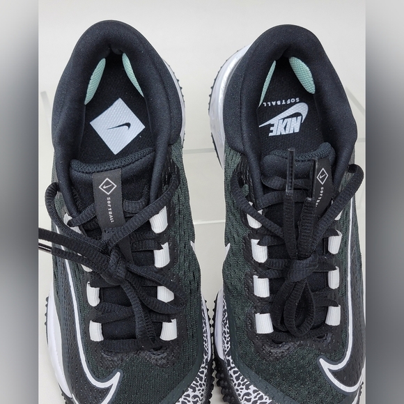 Nike Women's Alpha Huarache Elite 4 Turf Softball Shoes Size 7.5 DV0496-010 New - Picture 9 of 10